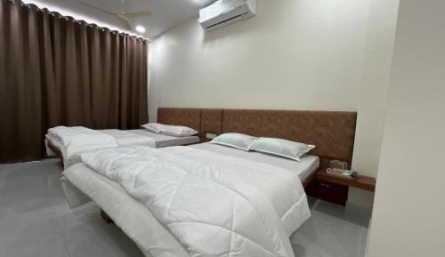 Five-Bedroom Deluxe Apartment