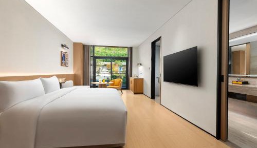 Grand King Room with Furnished Balcony