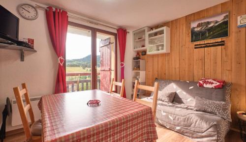 Superior One-Bedroom Apartment with Balcony