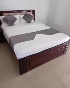 Deluxe Double Room (2 Adults + 1 Child)