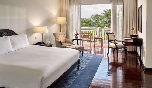 Junior King Suite with Balcony and Club Access - Garden View