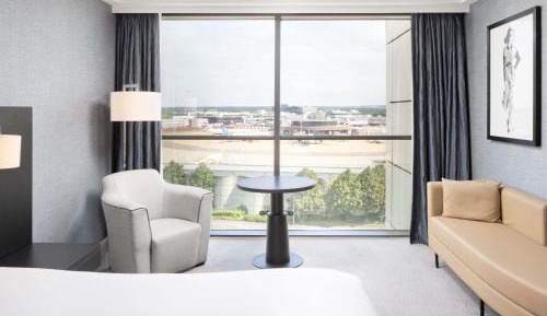 Superior Queen Room with Runway View