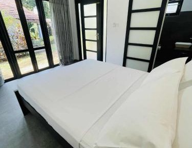 Queen Room with Garden View