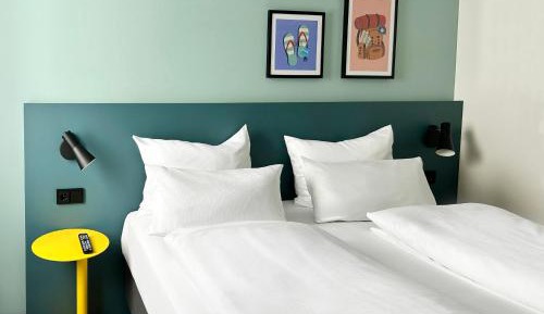 Standard Queen Room