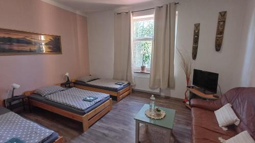 Economy Triple Room with Shared Bathroom