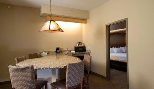 Majestic Bear Suite - Water Park Included 