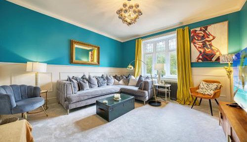 Five-Bedroom Apartment