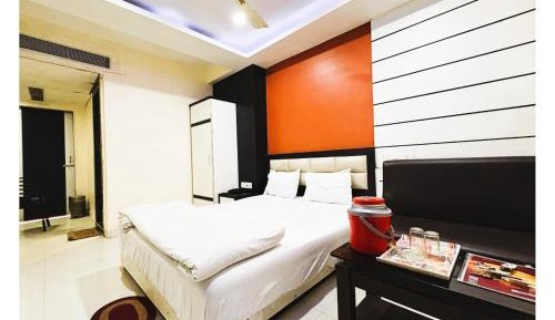 Deluxe Double Room with Side Sea View