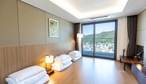 Superior Ondol Room with Mountain View