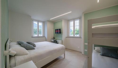 Quadruple Room with Private Bathroom