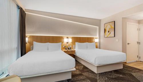 Queen Room with Two Queen Beds and City View - Non-Smoking