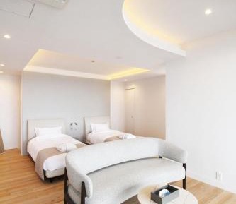 One-Bedroom Apartment with Pool View