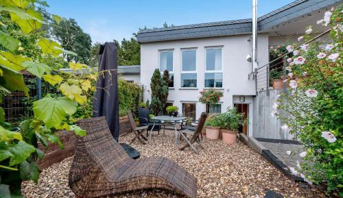 Superior One-Bedroom Apartment