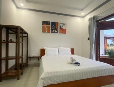 Deluxe Room (2 Adults + 1 Child)