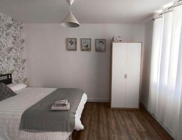 Superior One-Bedroom Apartment