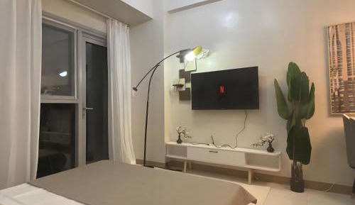 One-Bedroom Apartment with Sea View and Balcony