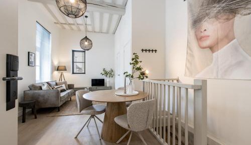 Classic One-Bedroom Apartment with King Bed