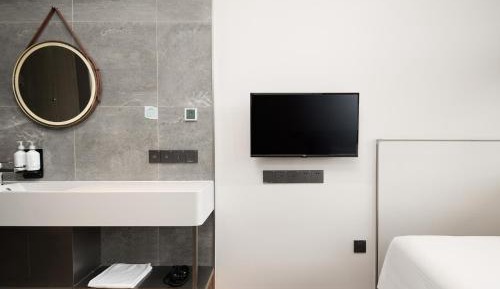 Double Room No Window