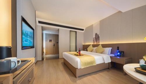 Deluxe Queen Room