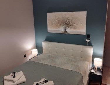 One-Bedroom Apartment with Balcony
