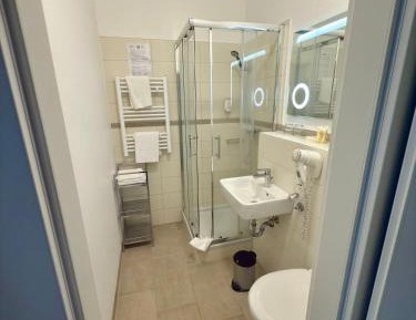 Deluxe Double Room (2 Adults + 1 Child)