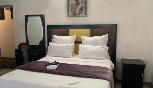 Standard Queen Room