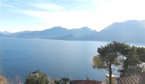 Three-Bedroom Apartment with Lake View