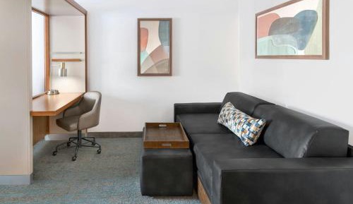 King Studio with Sofa Bed