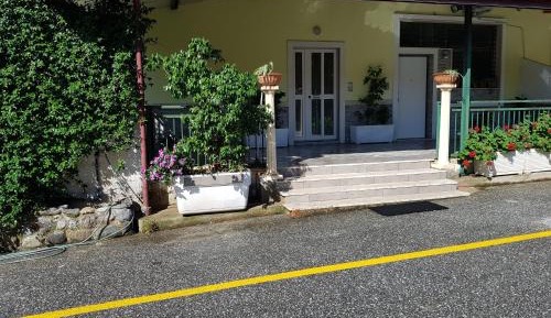 Two-Bedroom Deluxe Apartment with Balcony