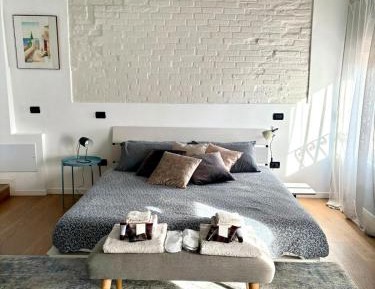 One-Bedroom Apartment with View