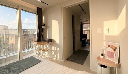 One-Bedroom Apartment with View