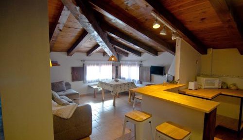 Apartment with Mountain View