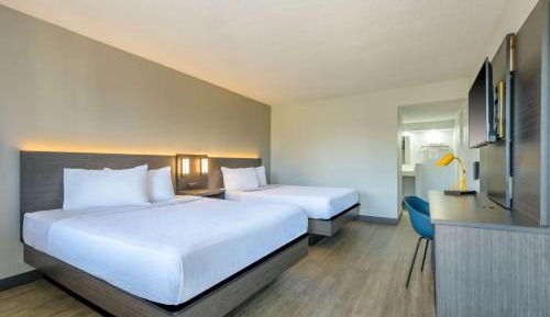 Queen Suite - Non-Smoking