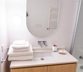 Two-Bedroom Apartment with Lake View