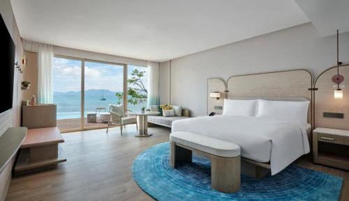 Three-Bedroom Villa - Beachfront Access