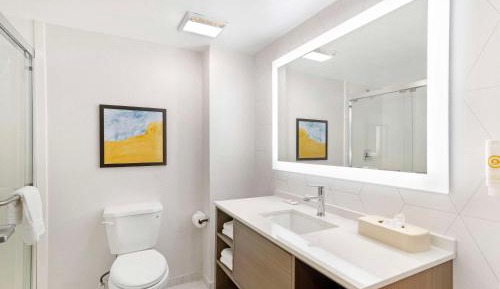 King Suite - Non-Smoking