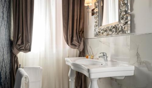Suite with Spa Bath