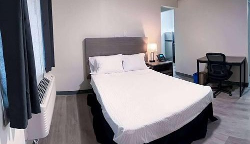 Deluxe Studio Suite with One Double Bed - Non-Smoking