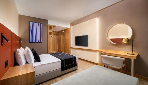 Double Room with Walk-In Shower - Disability Access/Non-Smoking