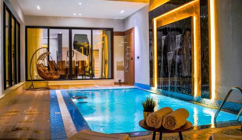 Villa with Garden View