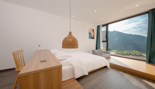 Suite with Mountain View