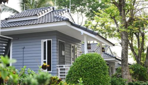 Bungalow with Garden View