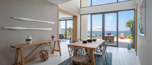 One-Bedroom Suite with Private Pool and Sea View
