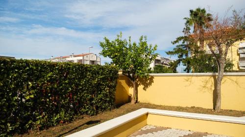 Deluxe Two-Bedroom Apartment with Garden View