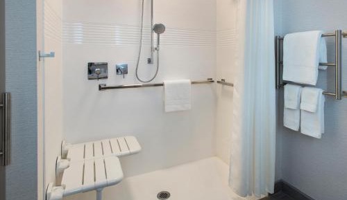 King Studio with Kitchen and Roll-in Shower - Mobility Accessible