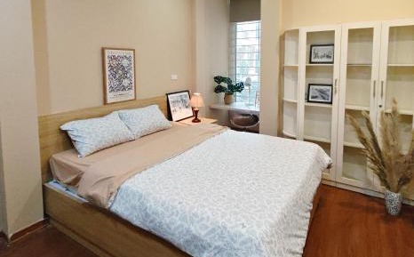 Queen Room with Shared Bathroom