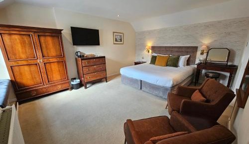 Comfy King Room