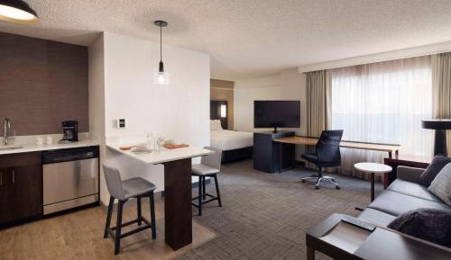 Studio Suite Queen - Mobility / Hearing Accessible with Tub