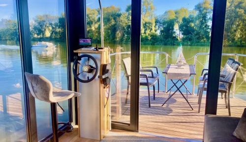 Suite with Lake View