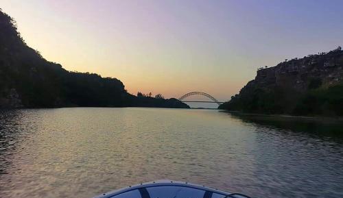 Two-Bedroom Apartment with Mountain View